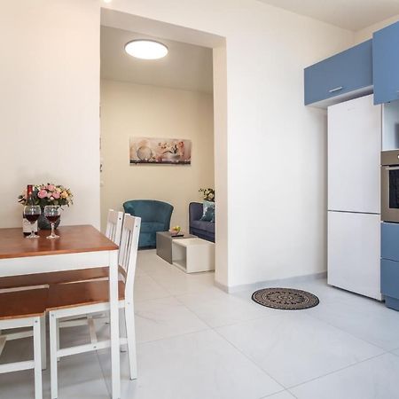 Port City Haifa - Luxury Apartments 50 Mtrs From The Beach Buitenkant foto