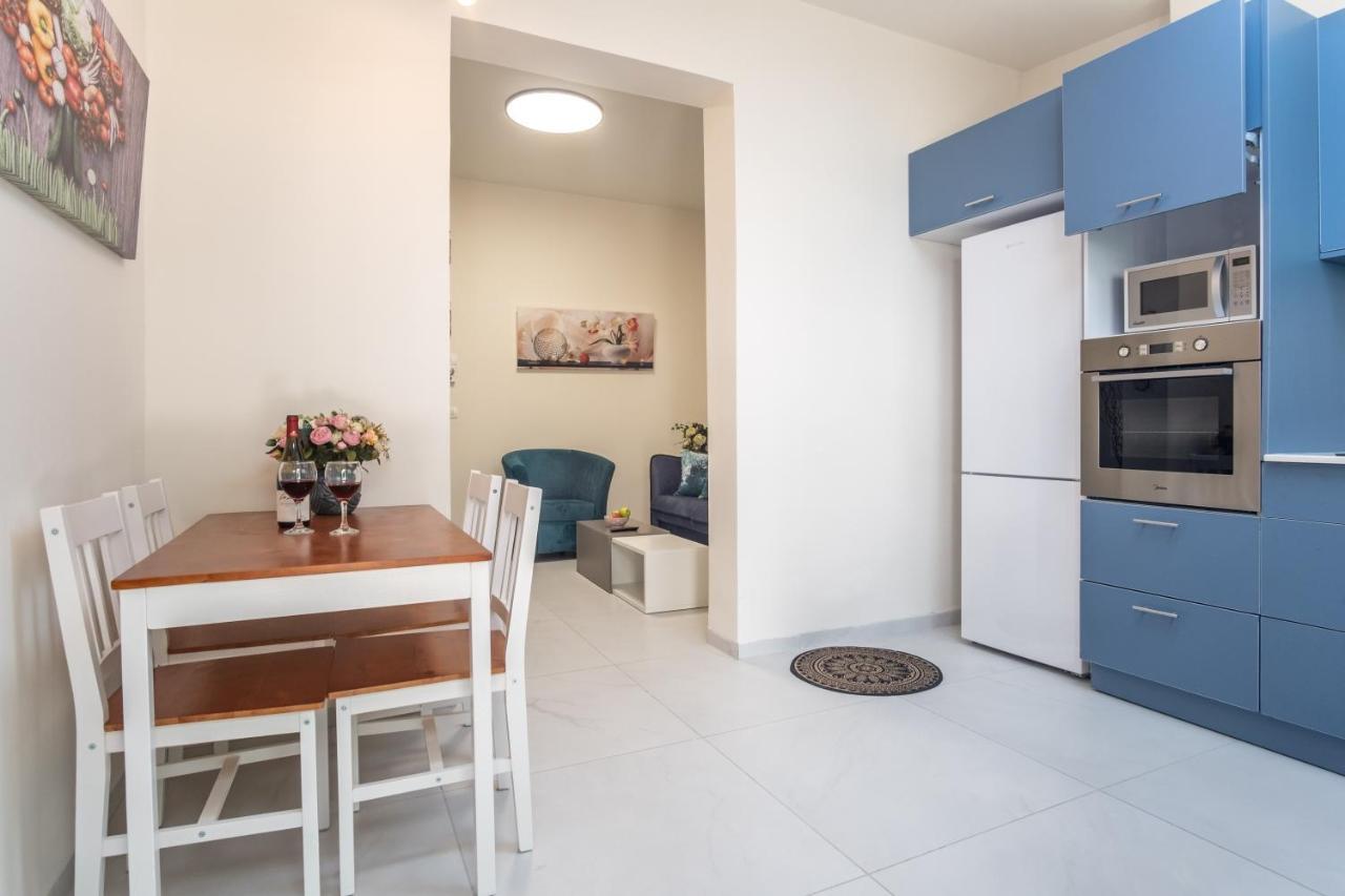 Port City Haifa - Luxury Apartments 50 Mtrs From The Beach Buitenkant foto