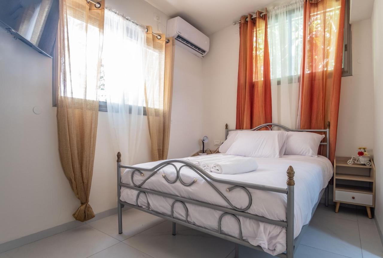 Port City Haifa - Luxury Apartments 50 Mtrs From The Beach Buitenkant foto
