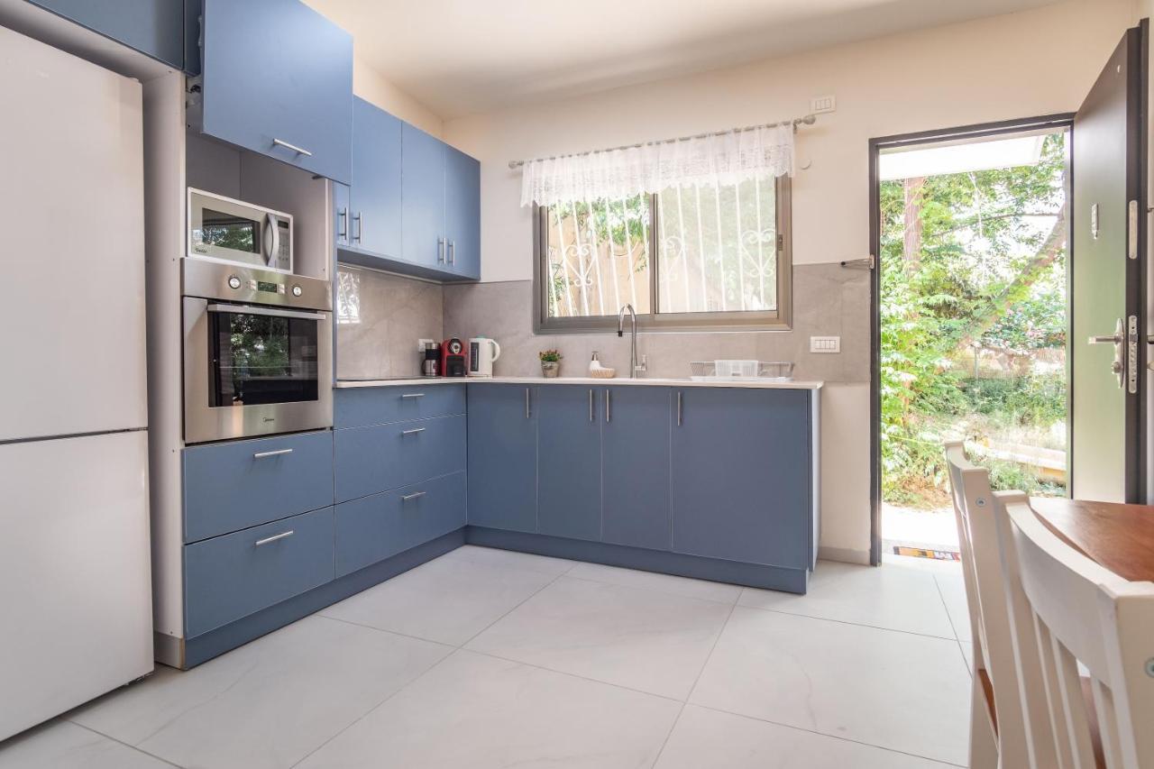 Port City Haifa - Luxury Apartments 50 Mtrs From The Beach Buitenkant foto