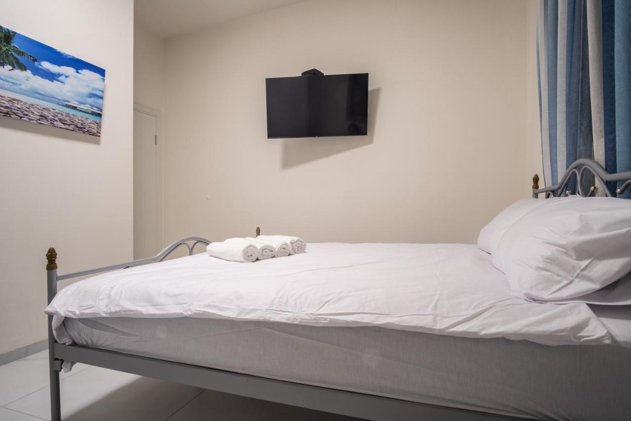 Port City Haifa - Luxury Apartments 50 Mtrs From The Beach Buitenkant foto